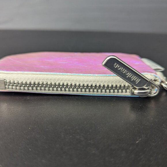 Lululemon Iridescent silver clippable card pouch - Picture 5 of 6